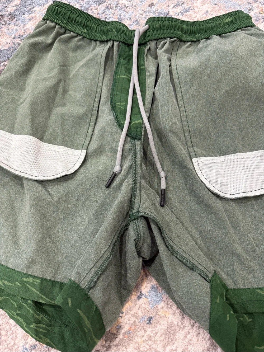 Chubbies Duck & Covers 5.5 Originals Green Camo Shorts Men’s M